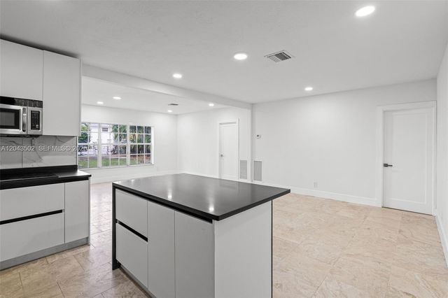 1521 NE 5th Terrace, Fort Lauderdale, FL 33304