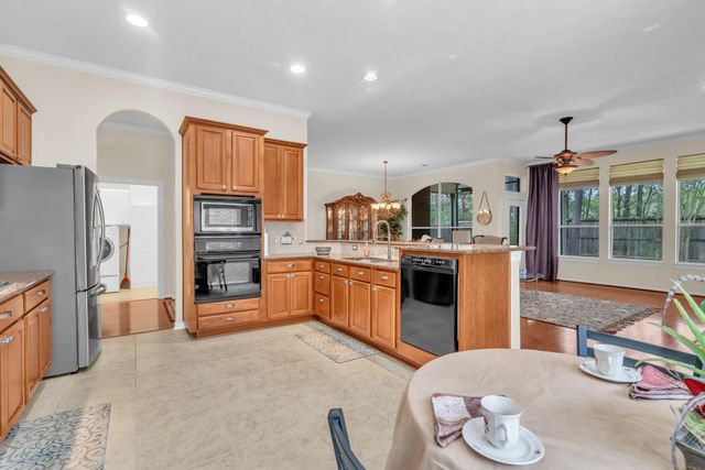 44 Windsor Bridge Drive, Conroe, TX 77384