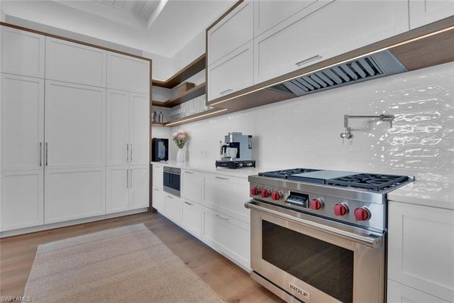 201 8th ST S # 311, Naples, FL 34102