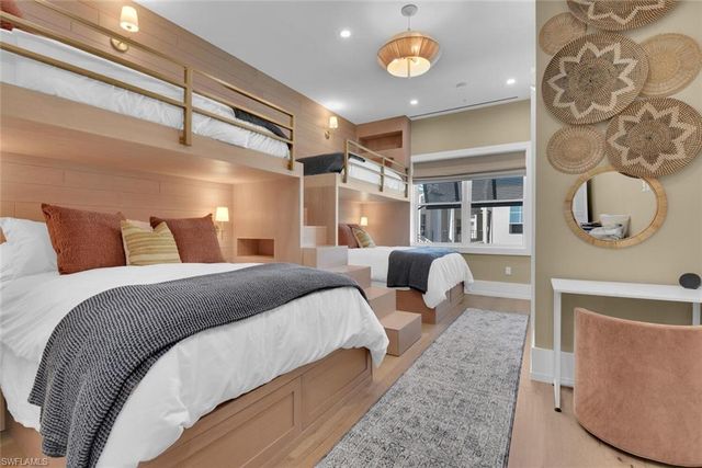 201 8th ST S # 311, Naples, FL 34102