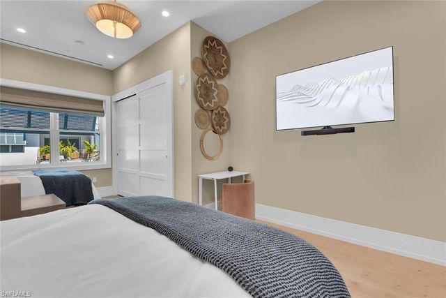 201 8th ST S # 311, Naples, FL 34102