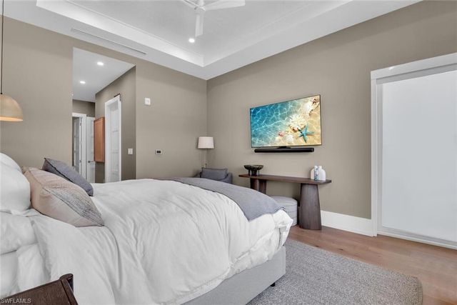 201 8th ST S # 311, Naples, FL 34102