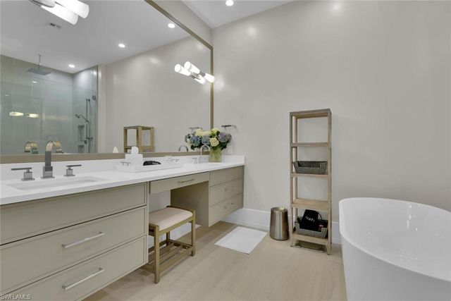 201 8th ST S # 311, Naples, FL 34102