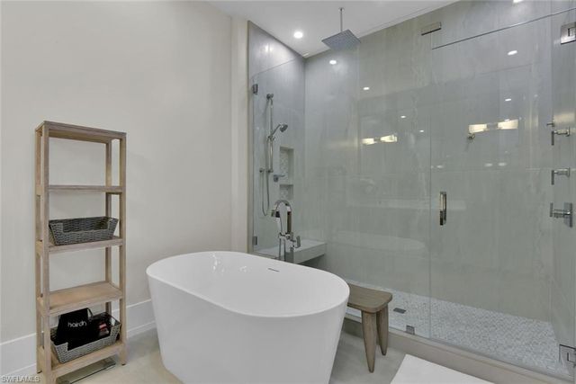 201 8th ST S # 311, Naples, FL 34102