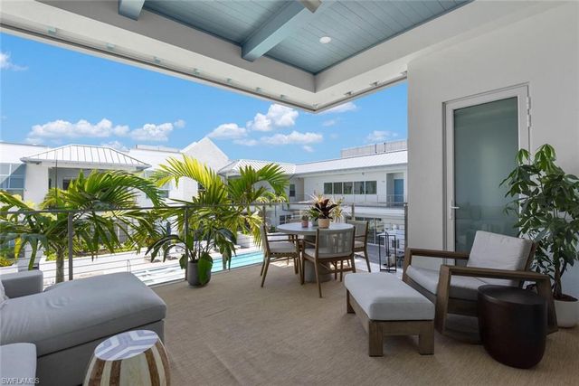 201 8th ST S # 311, Naples, FL 34102