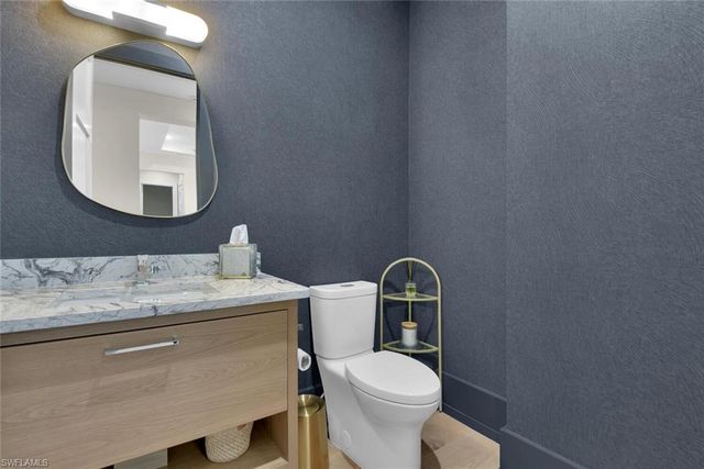 201 8th ST S # 311, Naples, FL 34102