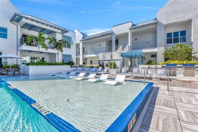 201 8th ST S # 311, Naples, FL 34102