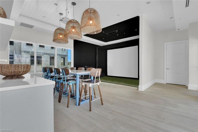 201 8th ST S # 311, Naples, FL 34102