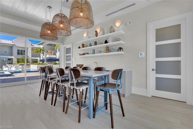 201 8th ST S # 311, Naples, FL 34102