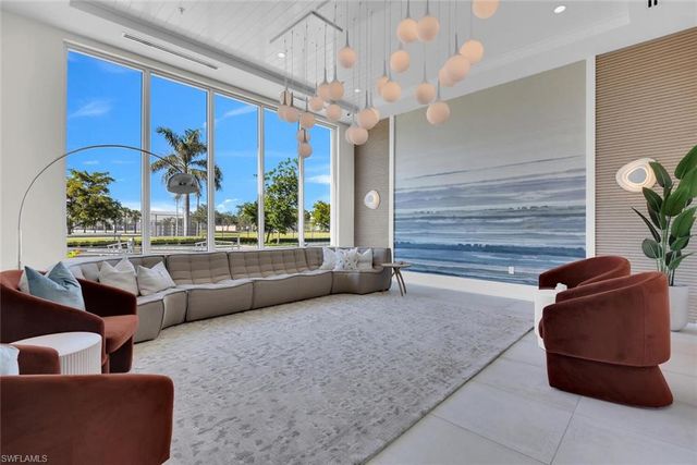 201 8th ST S # 311, Naples, FL 34102