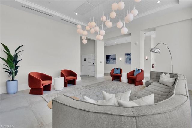 201 8th ST S # 311, Naples, FL 34102