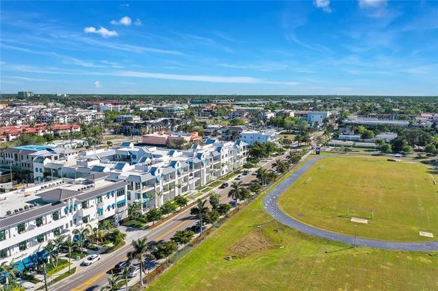 201 8th ST S # 311, Naples, FL 34102