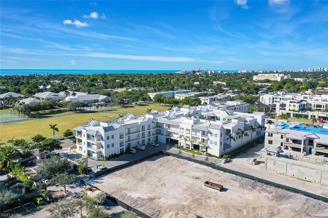 201 8th ST S # 311, Naples, FL 34102