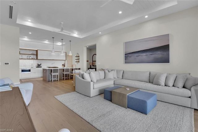 201 8th ST S # 311, Naples, FL 34102