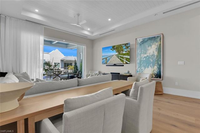 201 8th ST S # 311, Naples, FL 34102