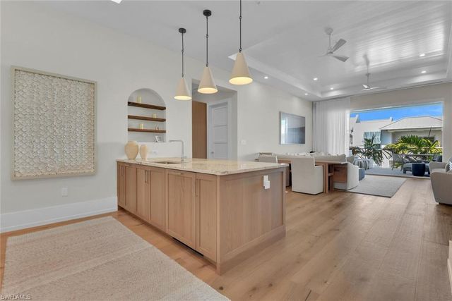 201 8th ST S # 311, Naples, FL 34102