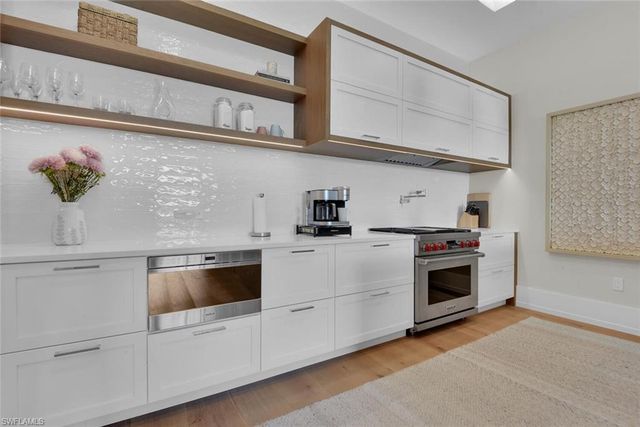 201 8th ST S # 311, Naples, FL 34102