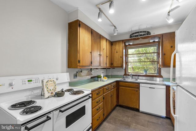 211 W MAPLE RD, Linthicum Heights, MD 21090