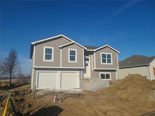 1913 Hawk View, Harrisonville, MO 64701