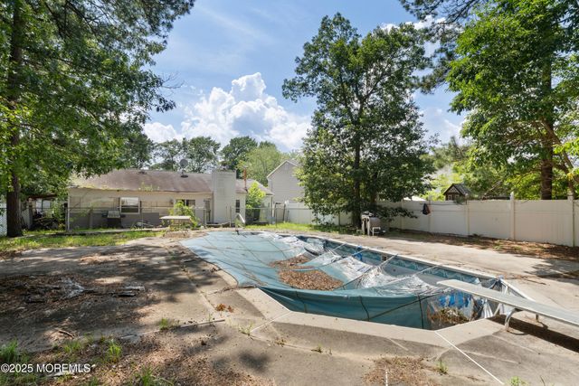 102 Barnegat Boulevard S, Barnegat, NJ 08005