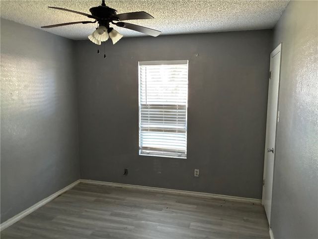 10518 Pioneer Dr, Corpus Christi, TX 78410