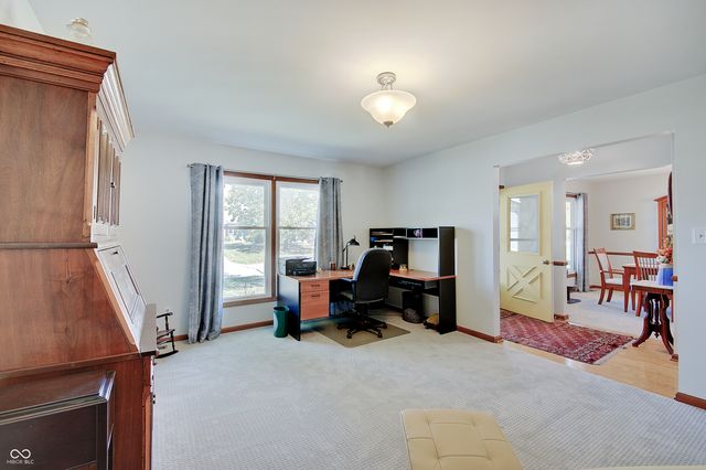 9805 Lakewood Drive, Zionsville, IN 46077