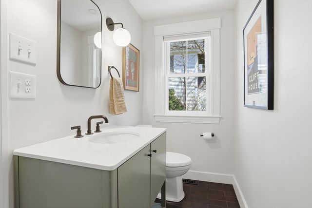 69 Potter St, Concord, MA 01742