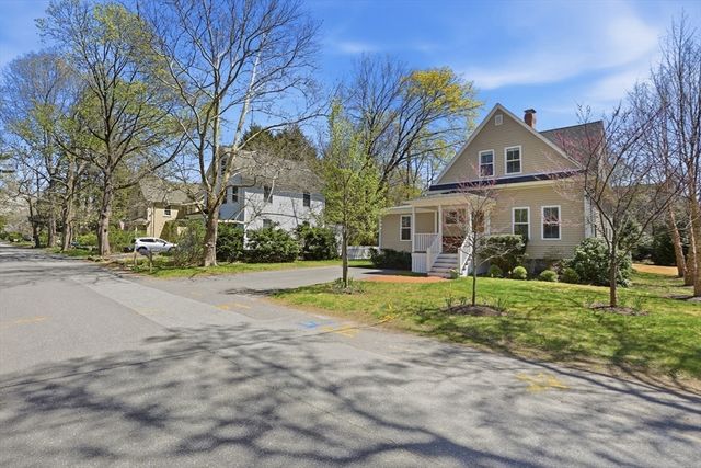 69 Potter St, Concord, MA 01742