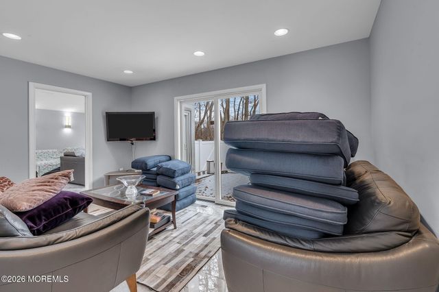 7 Harvard Court, Oakhurst, NJ 07755