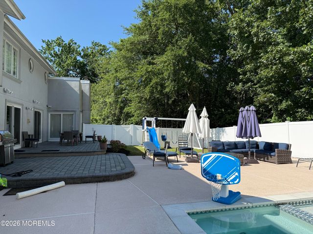 7 Harvard Court, Oakhurst, NJ 07755