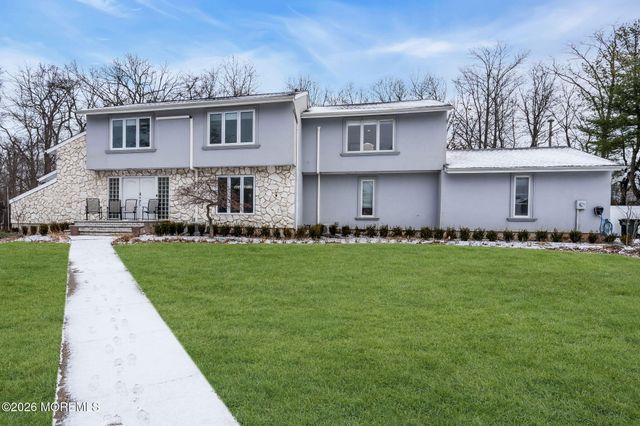 7 Harvard Court, Oakhurst, NJ 07755