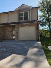 135 Country Ln Unit 304, Clarksville, TN 37043