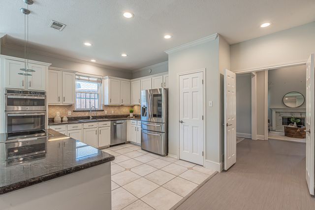300 Sundance Circle, Irving, TX 75063