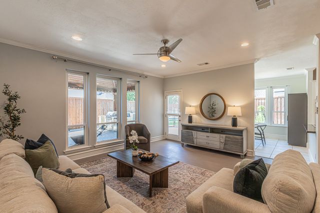 300 Sundance Circle, Irving, TX 75063
