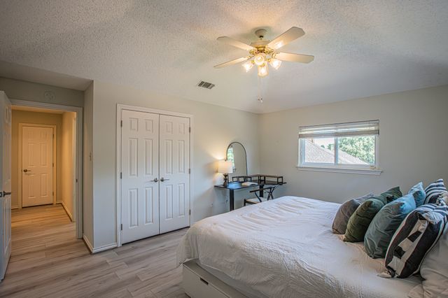 300 Sundance Circle, Irving, TX 75063
