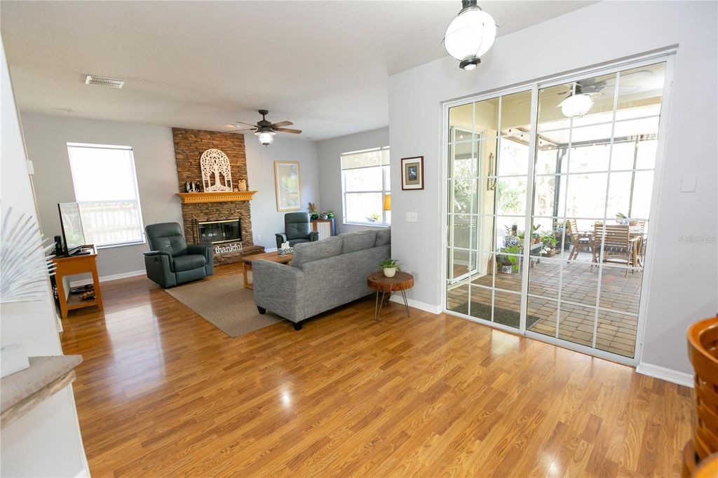 Image 6 of property listing at 1233 STONE HARBOUR ROAD, Winter Springs, FL 32708