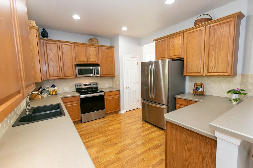 Image 8 of property listing at 1233 STONE HARBOUR ROAD, Winter Springs, FL 32708