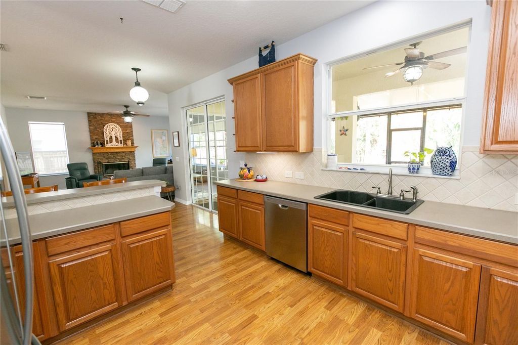 Image 9 of property listing at 1233 STONE HARBOUR ROAD, Winter Springs, FL 32708