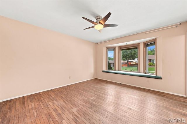 5288 Bloomfield Drive, St Louis, MO 63129