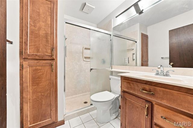 5288 Bloomfield Drive, St Louis, MO 63129