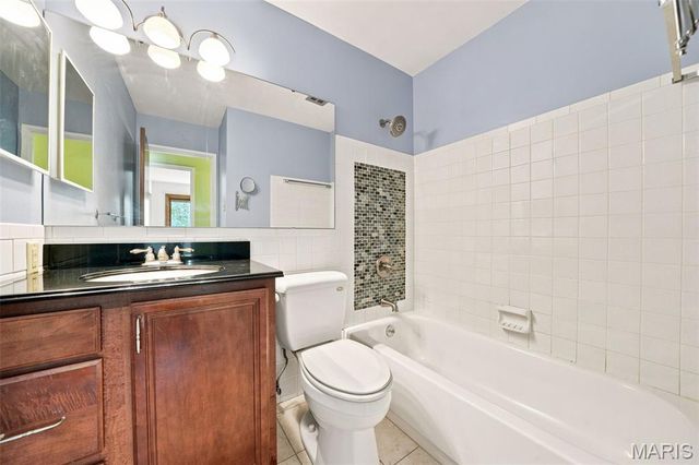 5288 Bloomfield Drive, St Louis, MO 63129