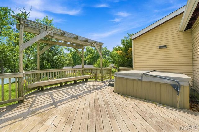 5288 Bloomfield Drive, St Louis, MO 63129