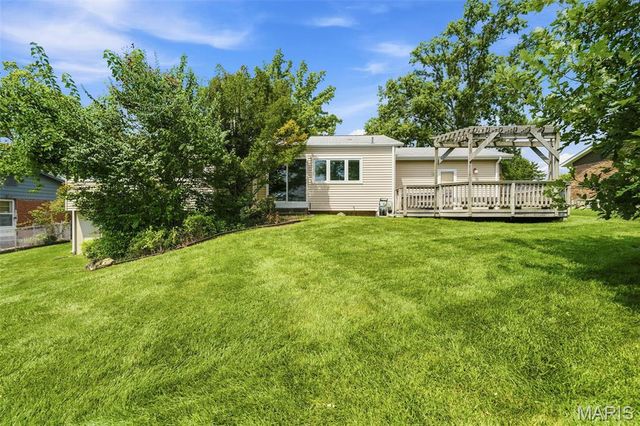 5288 Bloomfield Drive, St Louis, MO 63129
