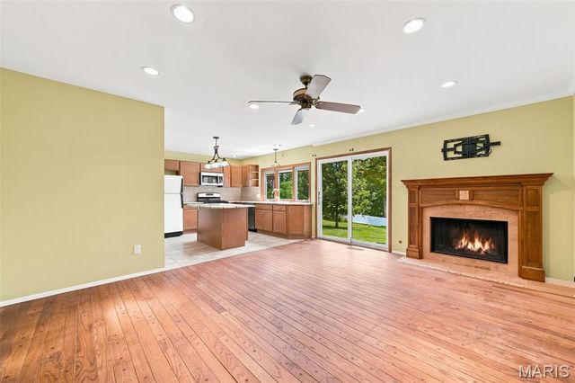5288 Bloomfield Drive, St Louis, MO 63129