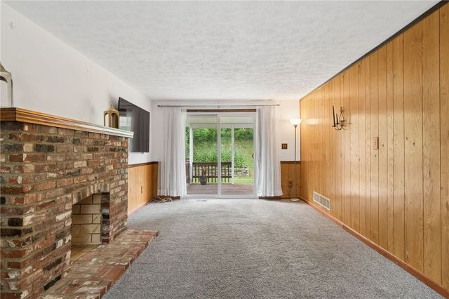 143 Penn Lear Dr, Monroeville, PA 15146