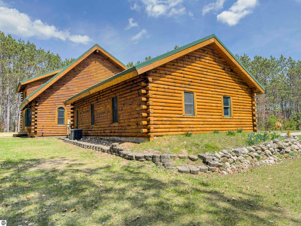 Image 4 of property listing at 753 N School Road, Weidman, MI 48893