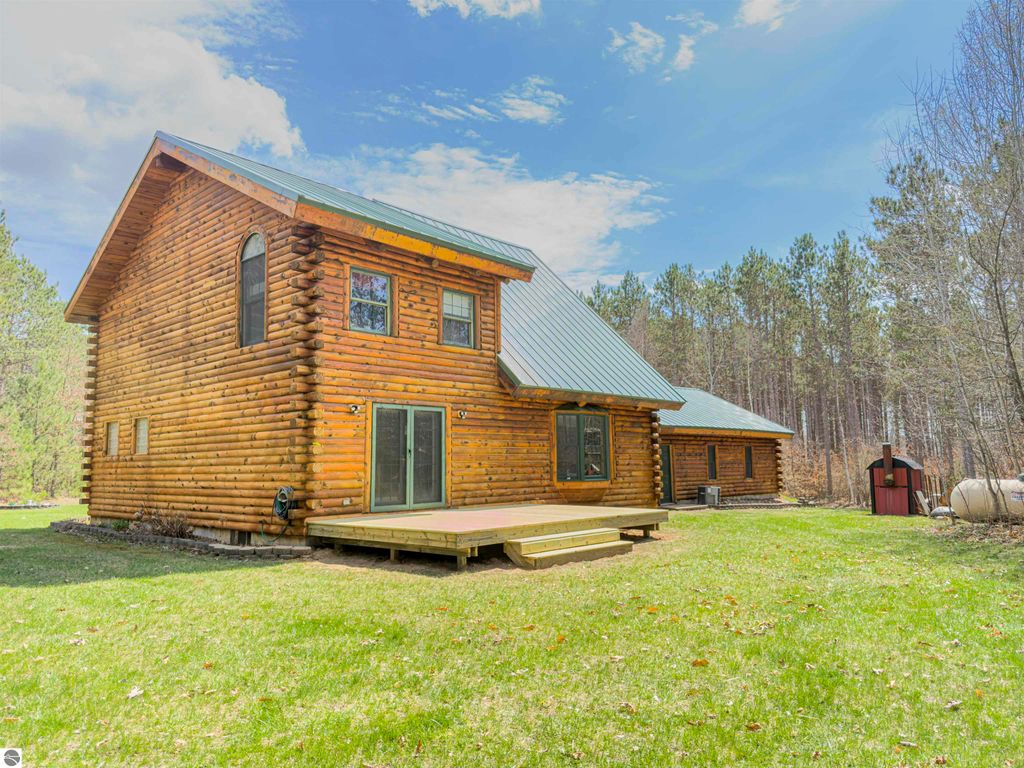 Image 5 of property listing at 753 N School Road, Weidman, MI 48893