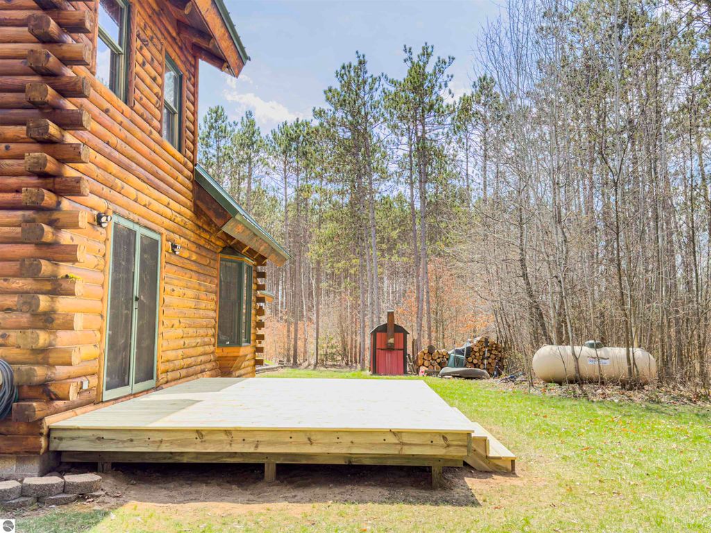 Image 7 of property listing at 753 N School Road, Weidman, MI 48893