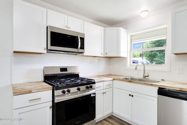 204 Maple Drive, Lafayette, LA 70506