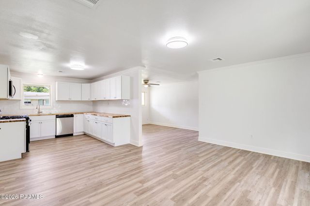 204 Maple Drive, Lafayette, LA 70506